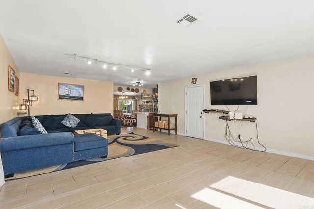 1231 Teelin Avenue, Vista, CA 92083