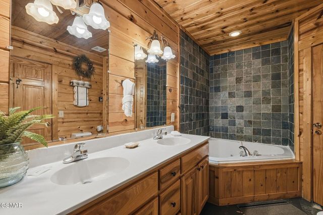 2117 E View Drive, Sevierville, TN 37876
