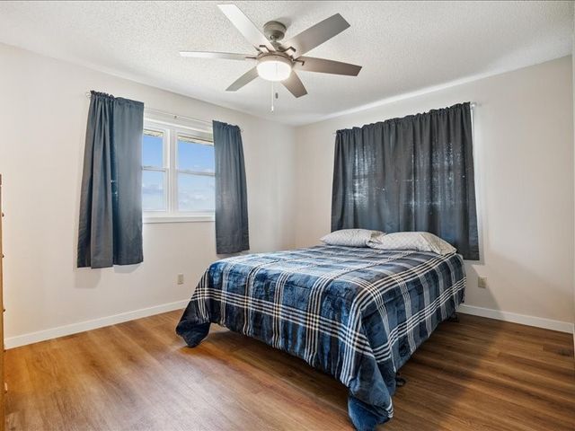 3430 Twin Lake View Dr NE, North Liberty, IA 52317