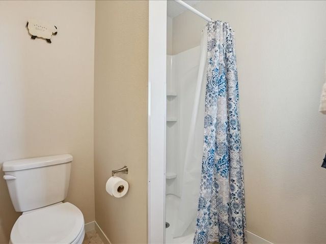 3430 Twin Lake View Dr NE, North Liberty, IA 52317