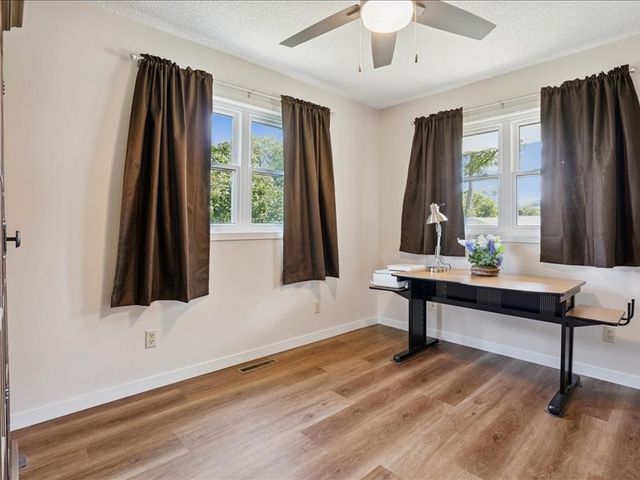 3430 Twin Lake View Dr NE, North Liberty, IA 52317