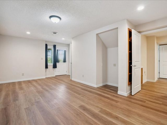 3430 Twin Lake View Dr NE, North Liberty, IA 52317