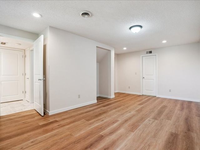 3430 Twin Lake View Dr NE, North Liberty, IA 52317