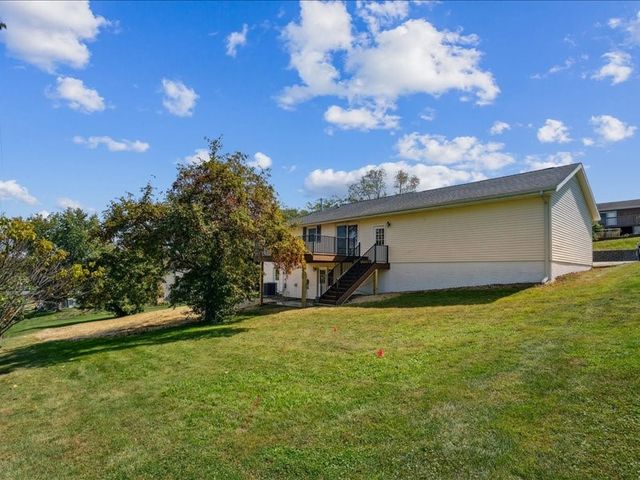 3430 Twin Lake View Dr NE, North Liberty, IA 52317