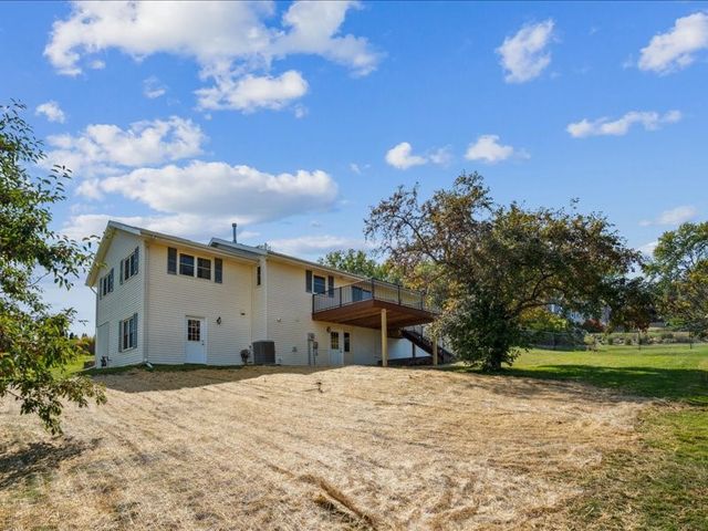 3430 Twin Lake View Dr NE, North Liberty, IA 52317