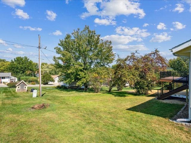 3430 Twin Lake View Dr NE, North Liberty, IA 52317