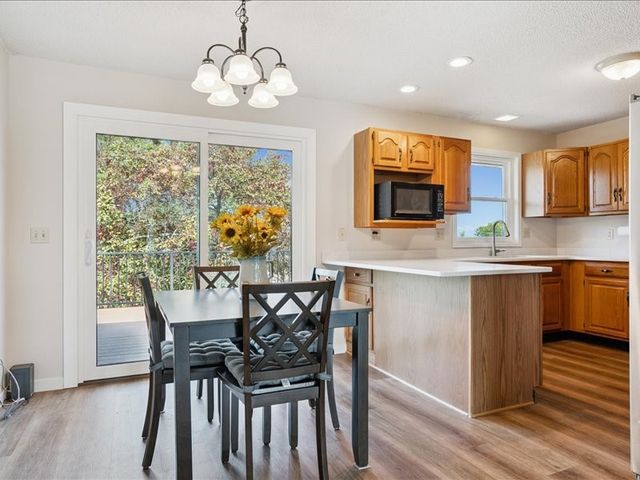 3430 Twin Lake View Dr NE, North Liberty, IA 52317