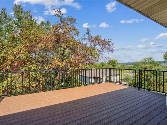 3430 Twin Lake View Dr NE, North Liberty, IA 52317