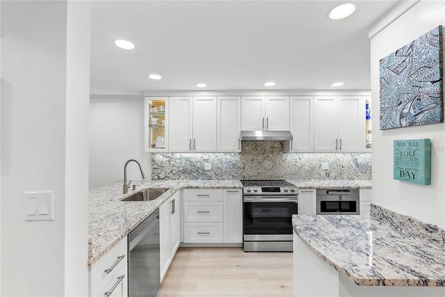 9433 HARBOR GREENS WAY 306, Seminole, FL 33776