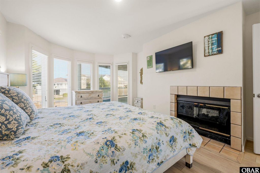 Image 24 of property listing at 852 Lighthouse Drive Lot #15, Corolla, NC 27927