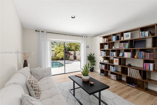 13810 Roanoke St, Davie, FL 33325