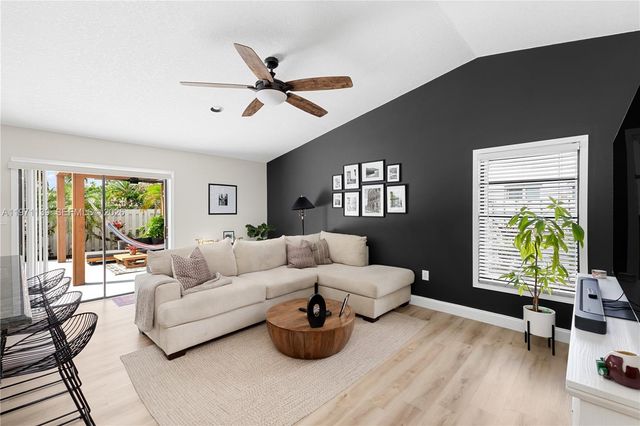 13810 Roanoke St, Davie, FL 33325