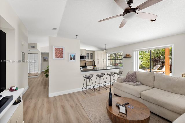 13810 Roanoke St, Davie, FL 33325