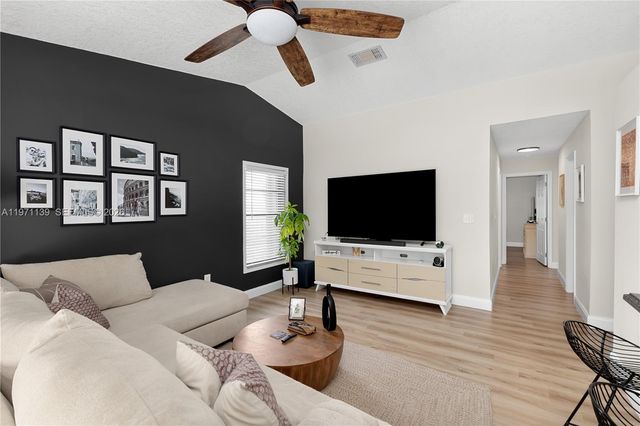 13810 Roanoke St, Davie, FL 33325