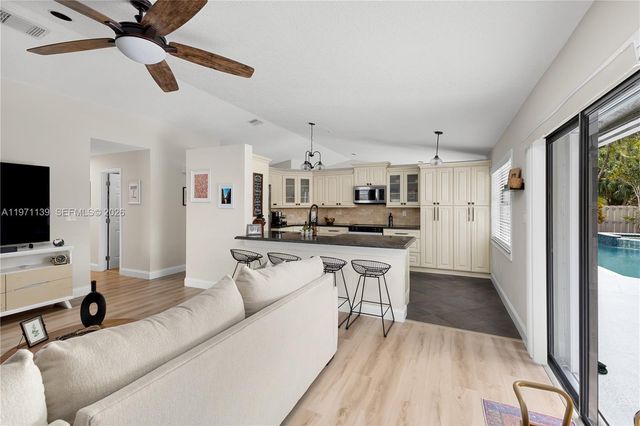 13810 Roanoke St, Davie, FL 33325