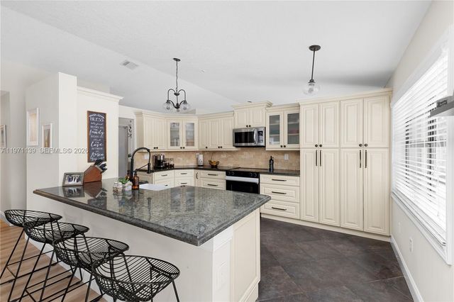 13810 Roanoke St, Davie, FL 33325