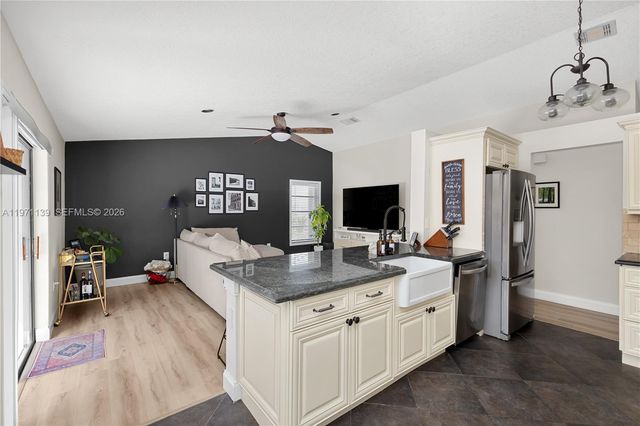 13810 Roanoke St, Davie, FL 33325