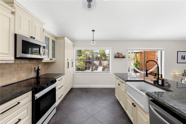 13810 Roanoke St, Davie, FL 33325