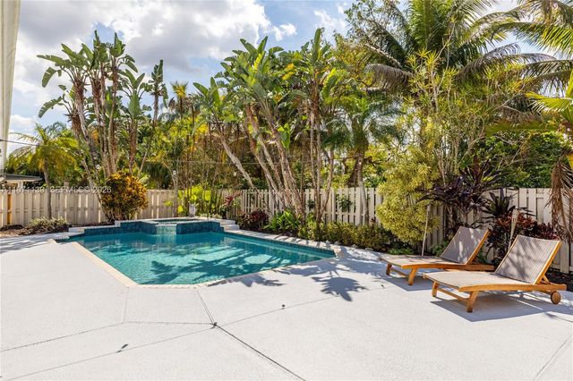 13810 Roanoke St, Davie, FL 33325