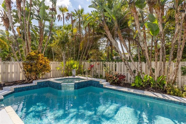 13810 Roanoke St, Davie, FL 33325