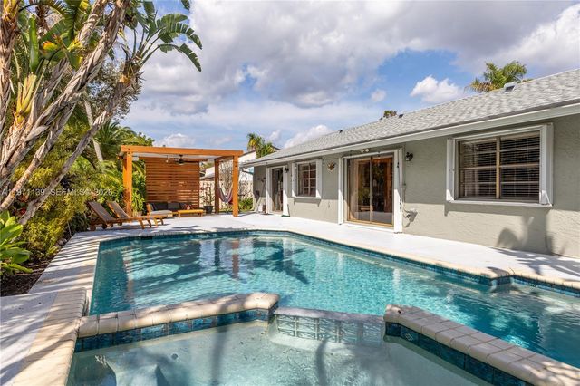 13810 Roanoke St, Davie, FL 33325