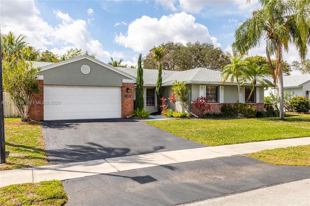 13810 Roanoke St, Davie, FL 33325