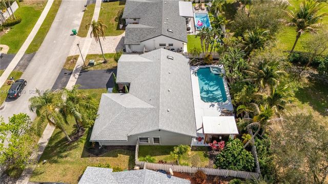 13810 Roanoke St, Davie, FL 33325