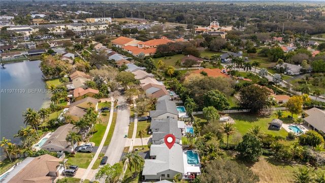 13810 Roanoke St, Davie, FL 33325