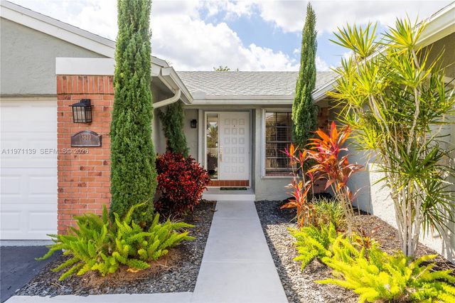 13810 Roanoke St, Davie, FL 33325