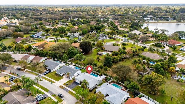 13810 Roanoke St, Davie, FL 33325