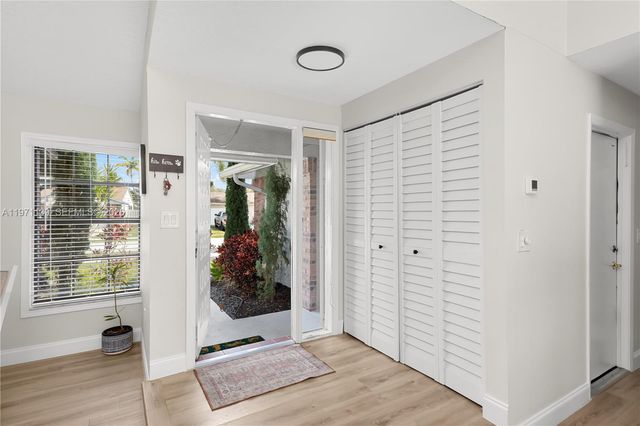 13810 Roanoke St, Davie, FL 33325