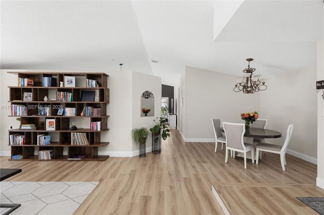 13810 Roanoke St, Davie, FL 33325