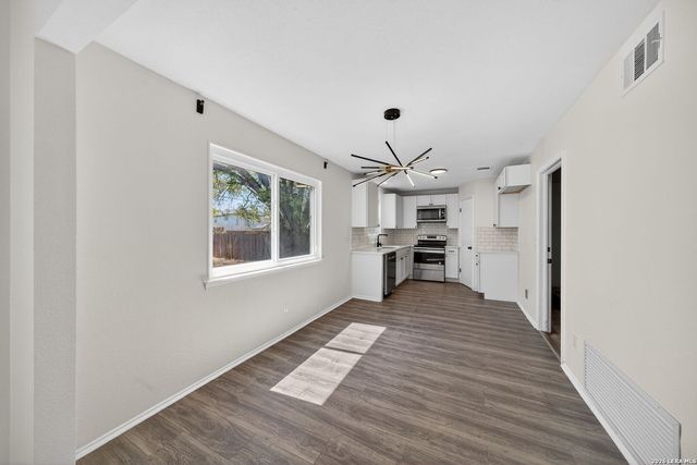 9814 Broad Forest, San Antonio, TX 78250