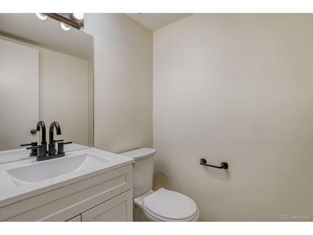 1231 S Yosemite Way 71, Denver, CO 80247