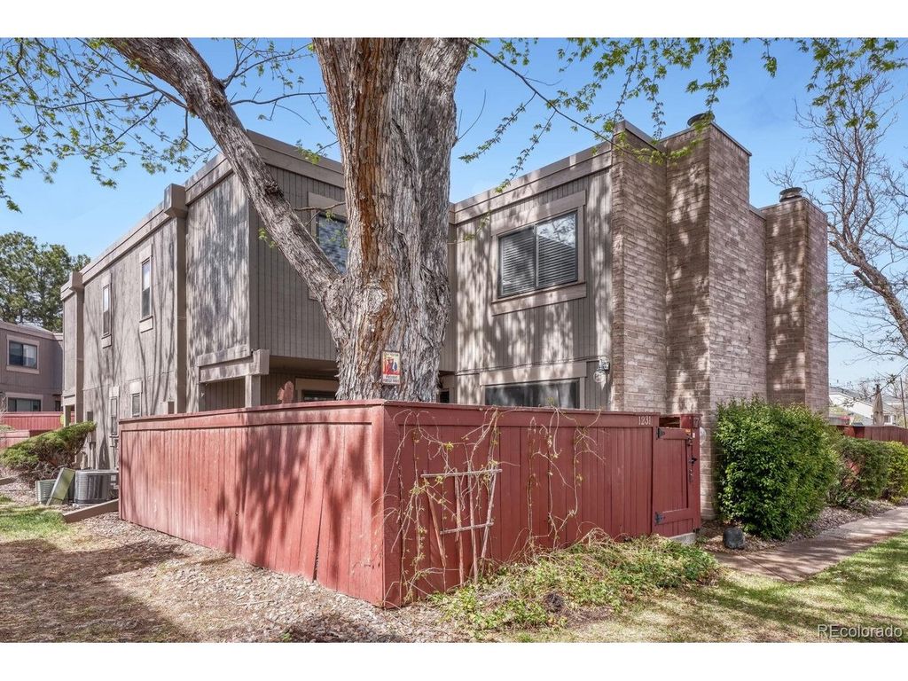 1231 S Yosemite Way 71, Denver, CO 80247