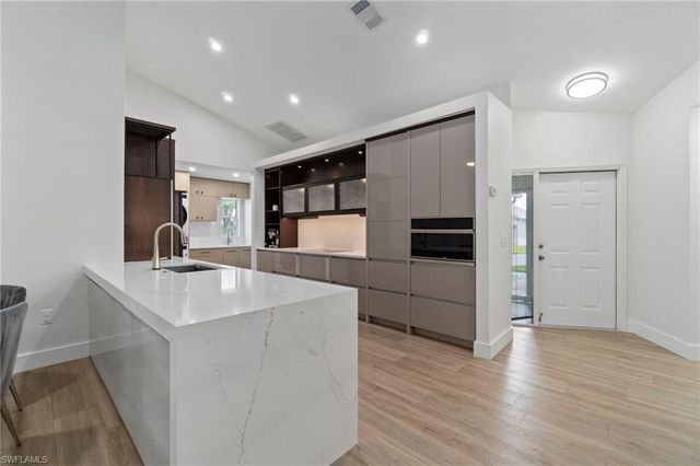 25360 Fairway Dunes CT, Bonita Springs, FL 34135