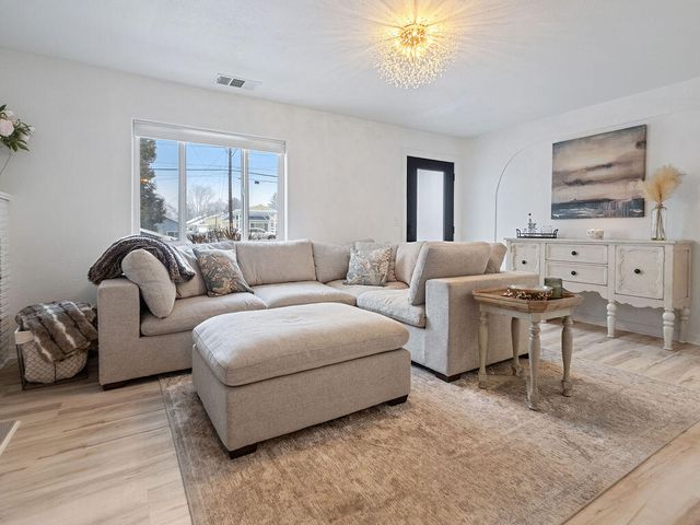 4756 Shasta Way, Klamath Falls, OR 97603