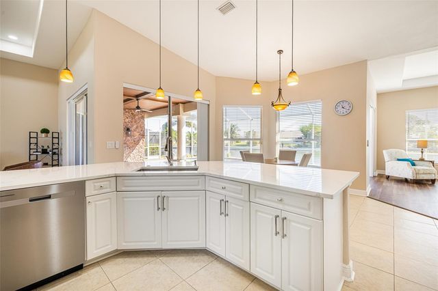 613 SE 4TH PLACE, Cape Coral, FL 33990