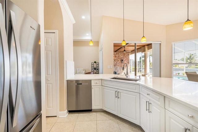 613 SE 4TH PLACE, Cape Coral, FL 33990