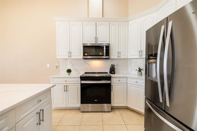 613 SE 4TH PLACE, Cape Coral, FL 33990