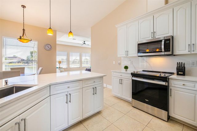 613 SE 4TH PLACE, Cape Coral, FL 33990