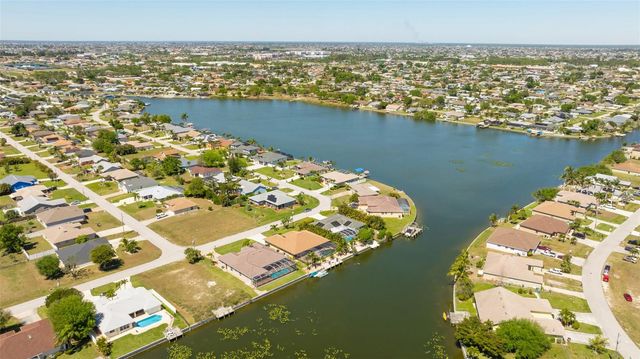 613 SE 4TH PLACE, Cape Coral, FL 33990