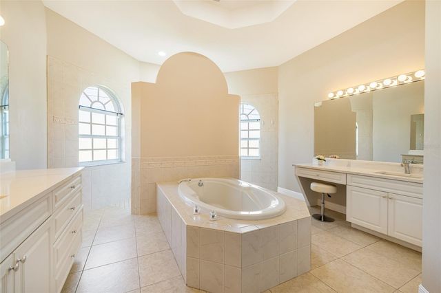 613 SE 4TH PLACE, Cape Coral, FL 33990