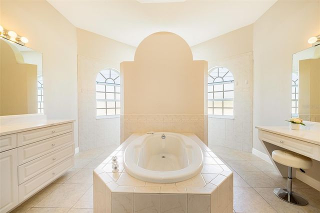 613 SE 4TH PLACE, Cape Coral, FL 33990