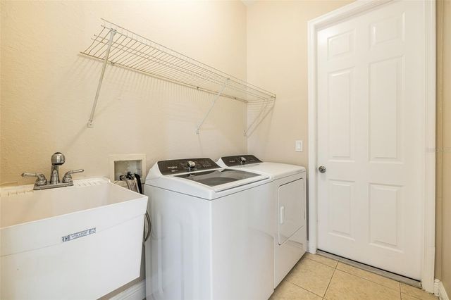 613 SE 4TH PLACE, Cape Coral, FL 33990