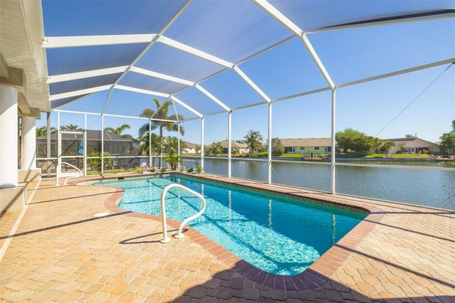 613 SE 4TH PLACE, Cape Coral, FL 33990