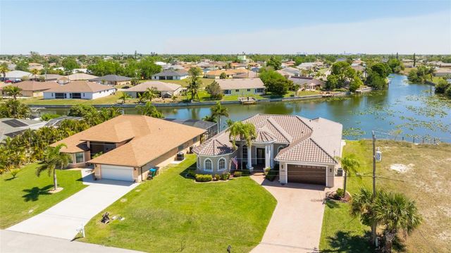 613 SE 4TH PLACE, Cape Coral, FL 33990