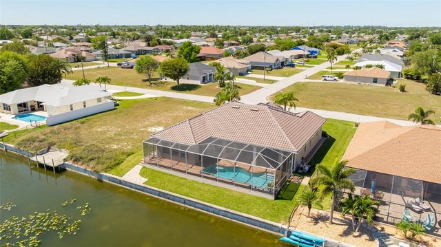 613 SE 4TH PLACE, Cape Coral, FL 33990