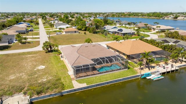 613 SE 4TH PLACE, Cape Coral, FL 33990