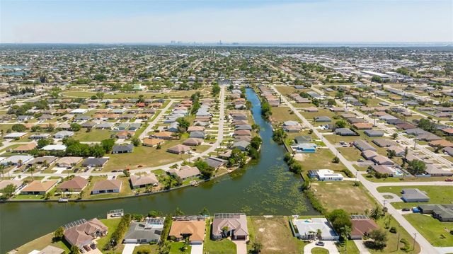 613 SE 4TH PLACE, Cape Coral, FL 33990